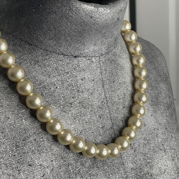 Faux pearl necklace costume jewelry black grosgrain ribbon tie classic preppy - Picture 6 of 10